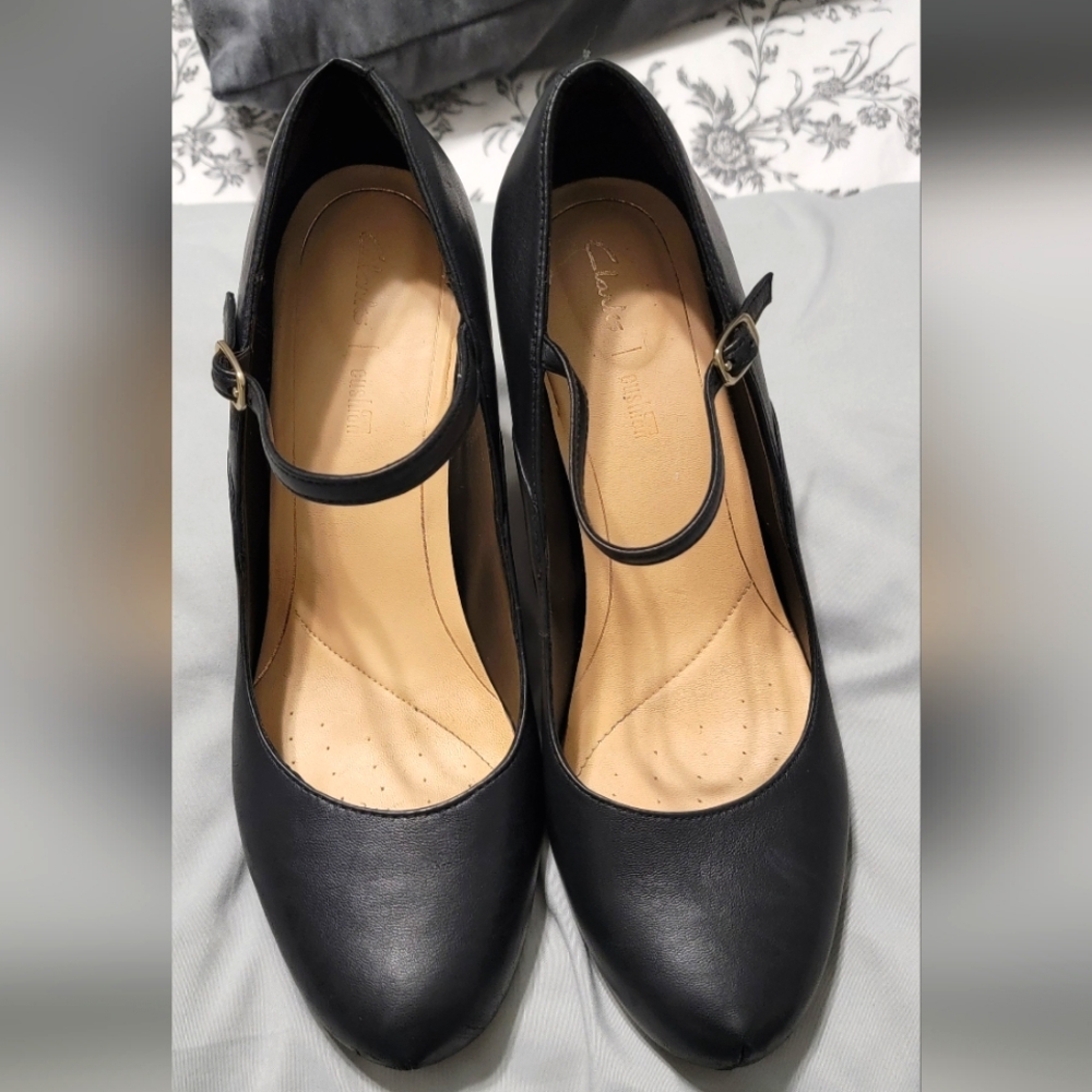 Black Clark's shoes